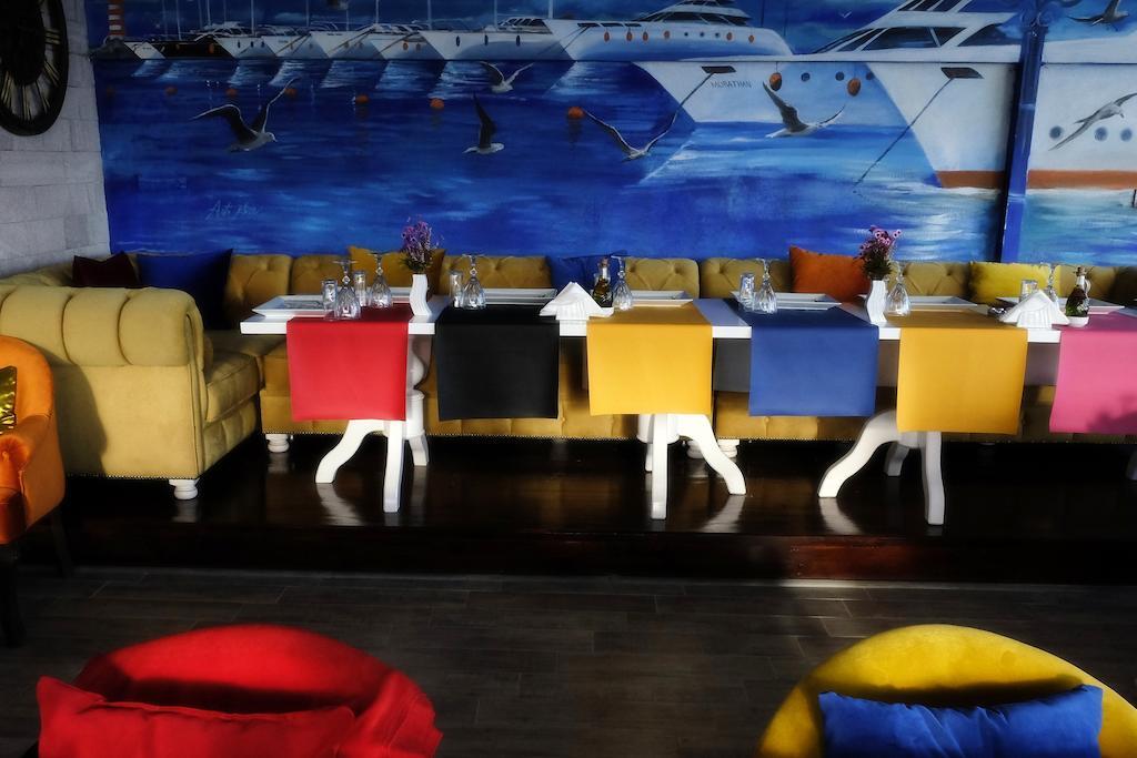 Alp Otel Restaurant Küçükkuyu Exterior foto