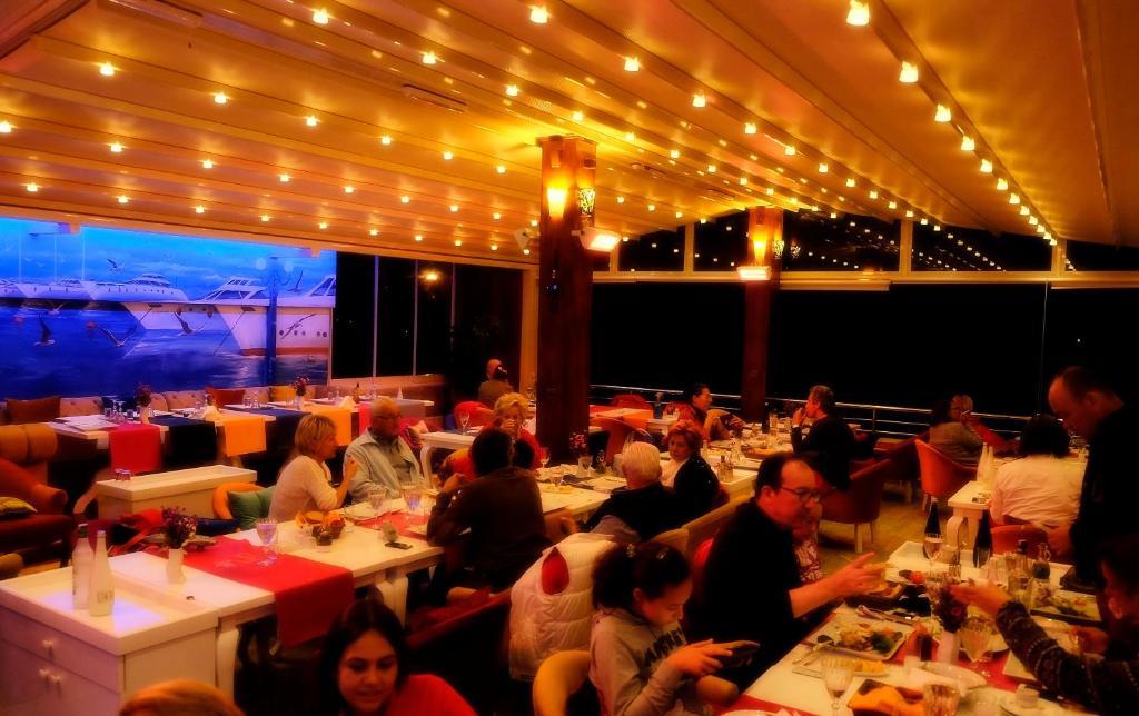 Alp Otel Restaurant Küçükkuyu Exterior foto